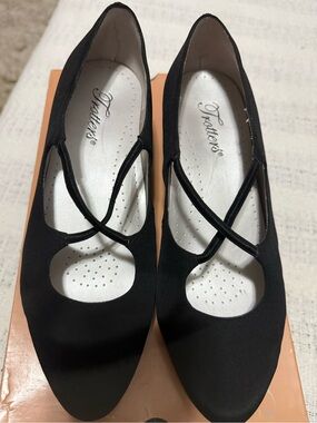 Trotters  Jamie Micro Black Crisscross Slip-On Flats. Like new. Never worn.